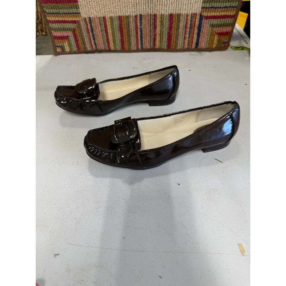 Calvin Klein Chainey Dark Brown Patent Leather Buckle Loafer Flats‎ Womens 8.5M